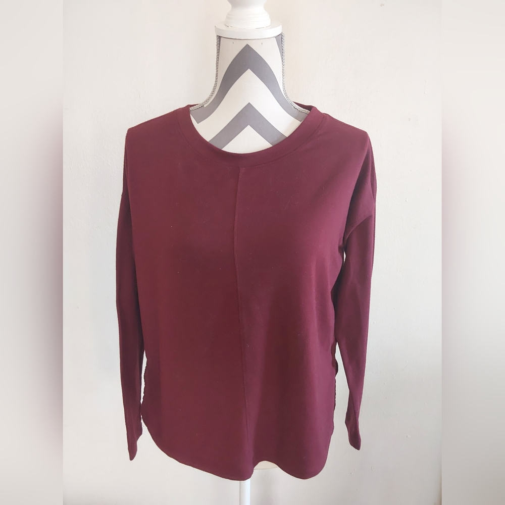Crimson Old Navy Active Men's Size Small Long Sleeved Shirt
